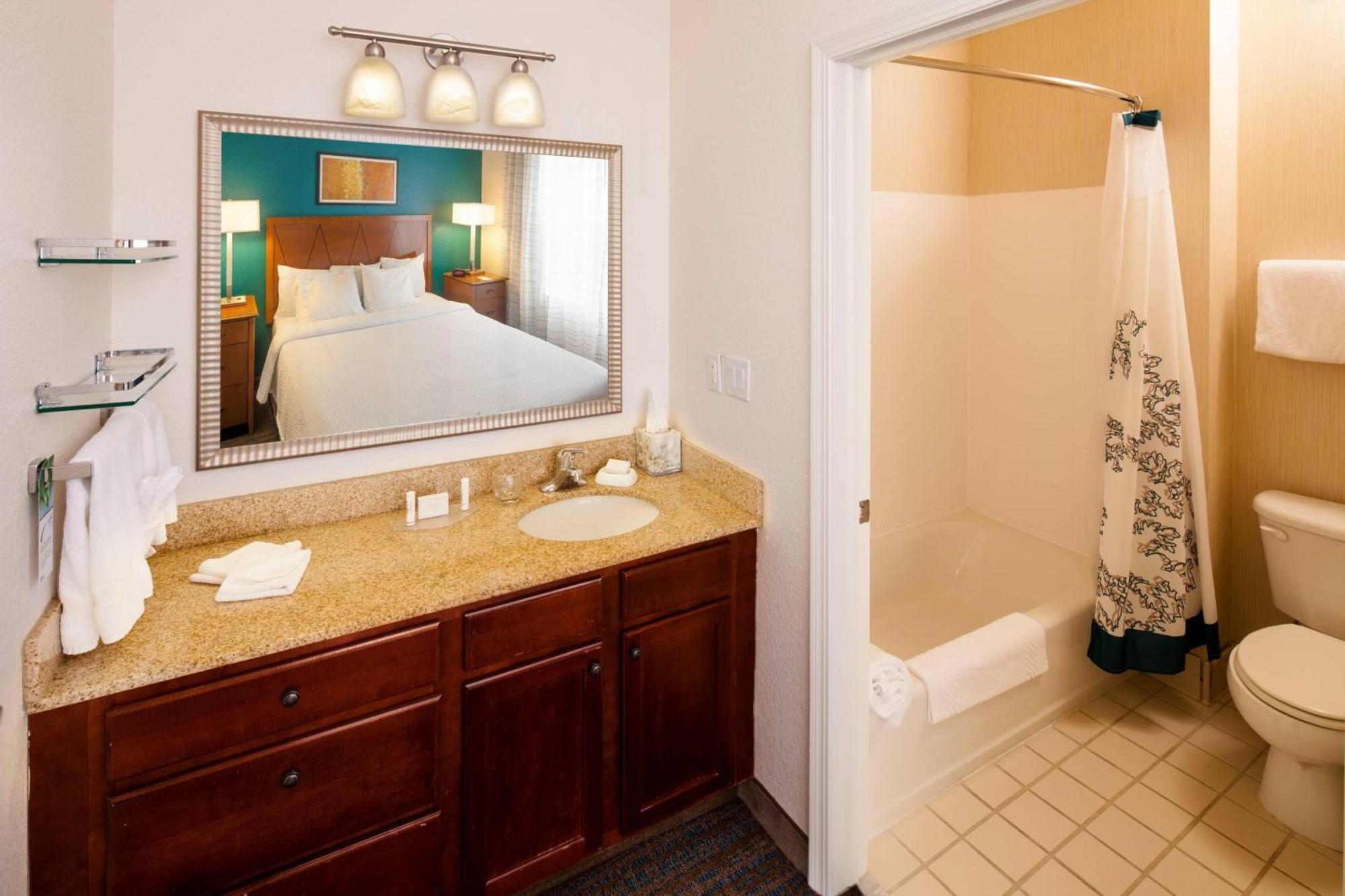 Residence Inn By Marriott Wichita East At Plazzio Экстерьер фото