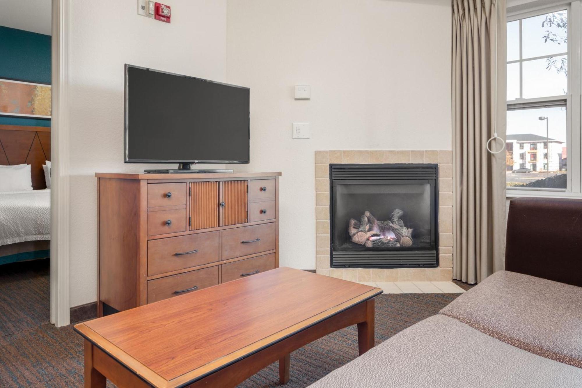 Residence Inn By Marriott Wichita East At Plazzio Экстерьер фото